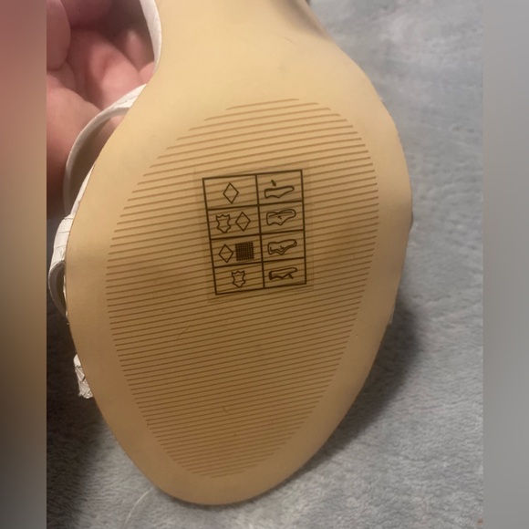 NEW MICHAEL KORS Mid Sandal White - Picture 6 of 10